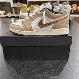 Jordan Men's Tan and White Athletic Shoes